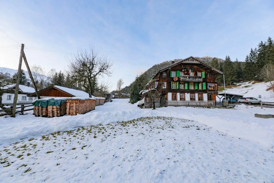 2- Familienwohnhaus mit Werkstatt und Baulandparzelle – foto 6 di 6
