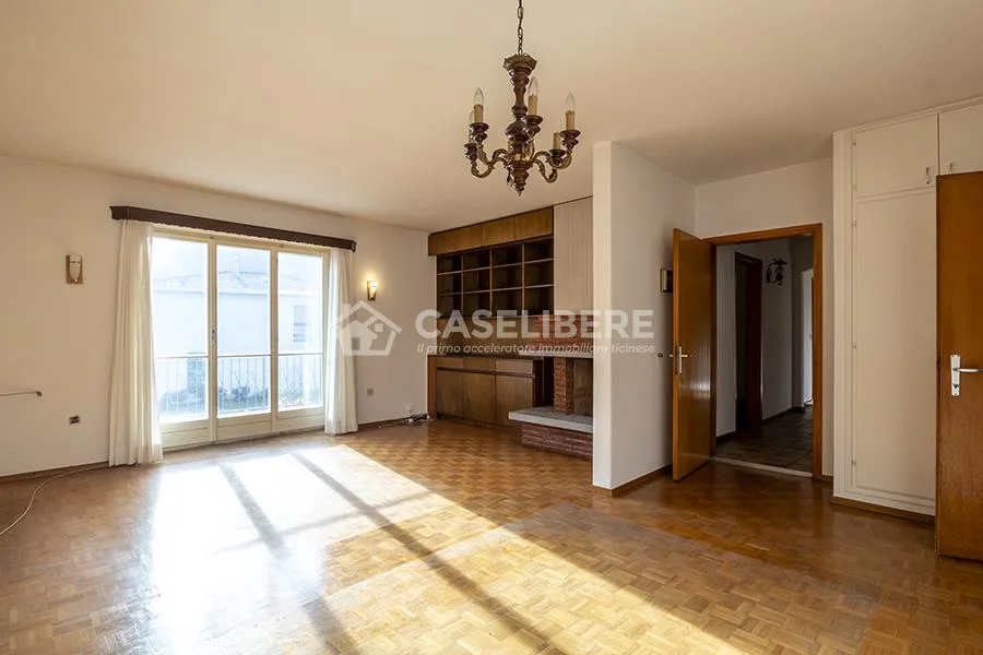 CASA UNIFAMILIARE CON GIARDINO A LOSTALLO