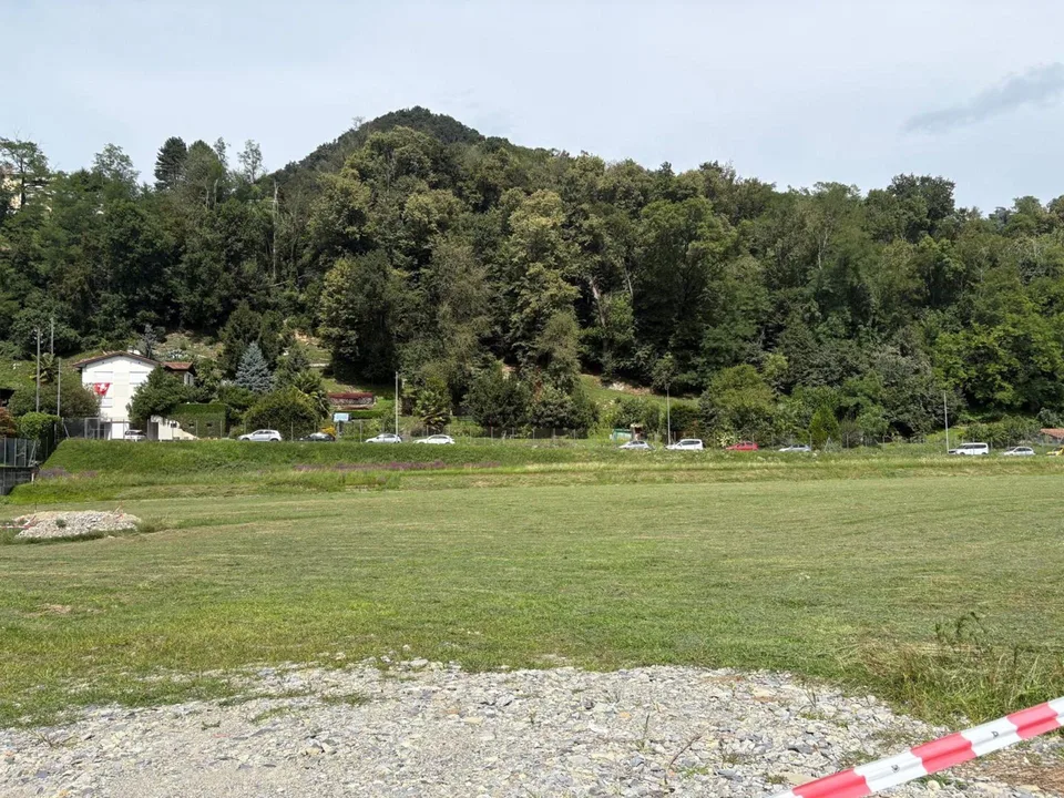 SPLENDIDO TERRENO PIANEGGIANTE NEL CUORE DEL PAESE
