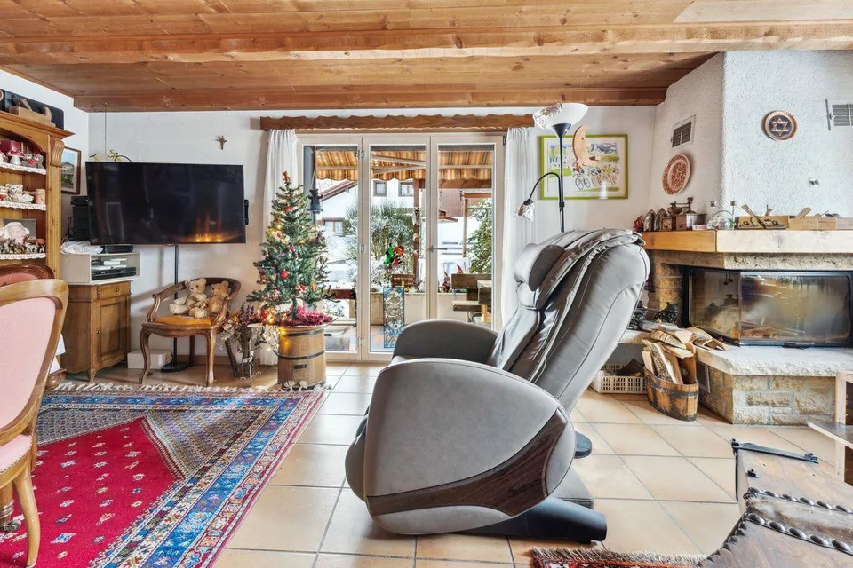 "Avec droit d'habitation" Bel appartement avec terrasse à l'entrée ...