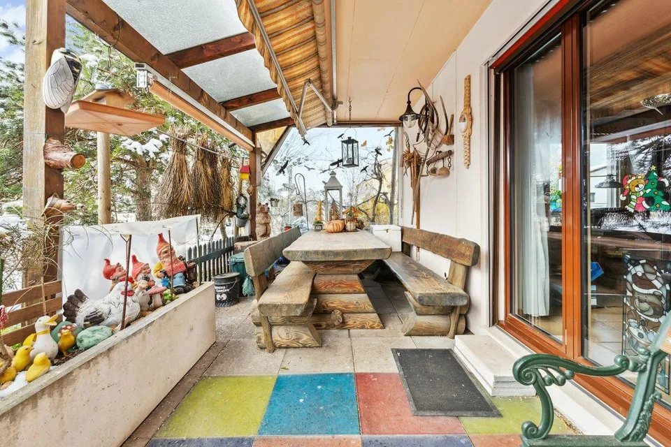 "Avec droit d'habitation" Bel appartement avec terrasse à l'entrée ...