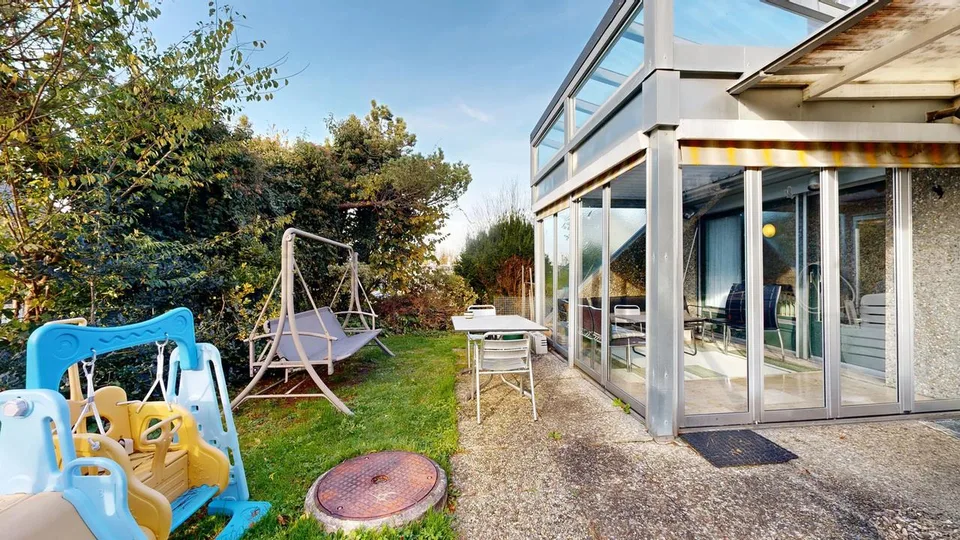 Freistehendes 5.5-Zimmer-Einfamilienhaus mit Cheminée und Hobbyraum