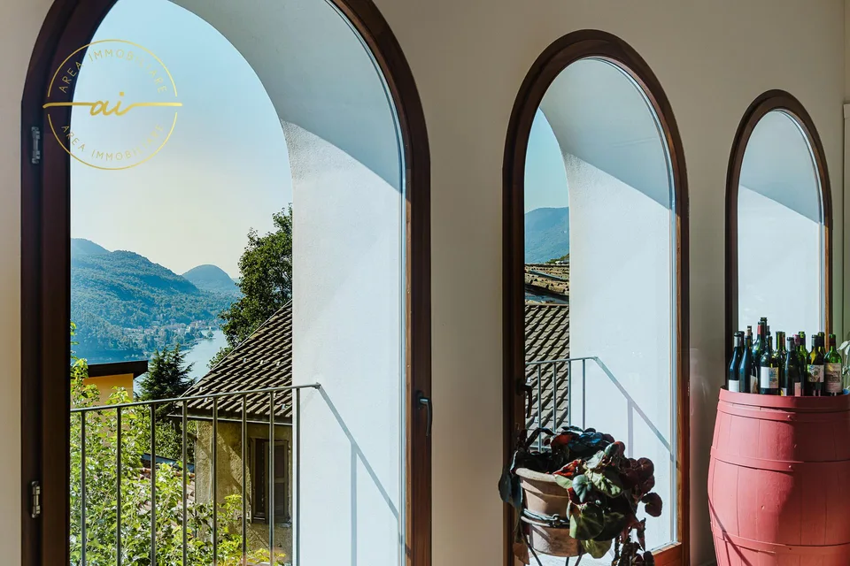 PRESTIGIOSO EDIFICIO CON 3 UNITÁ ABITATIVE INDIPENDENTI