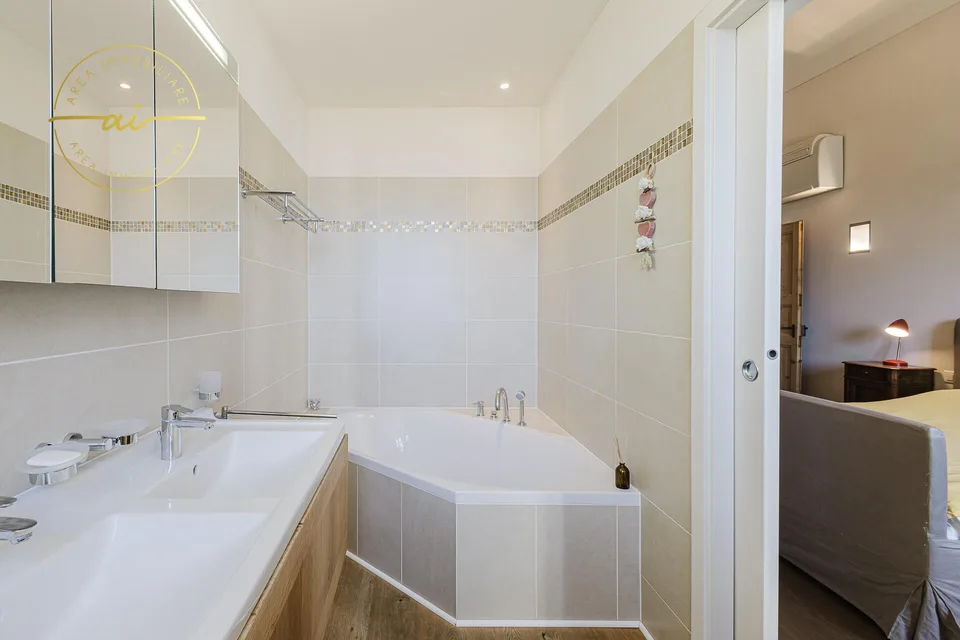 PRESTIGIOSO EDIFICIO CON 3 UNITÁ ABITATIVE INDIPENDENTI – photo 6 sur 13