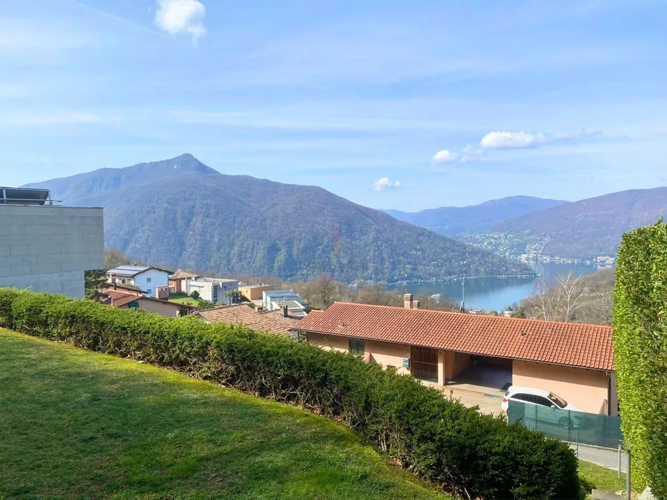 COSTRUISCI LA TUA CASA VISTA LAGO