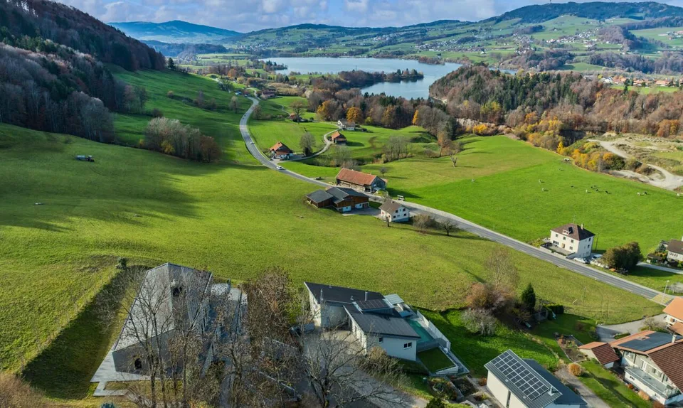 Le luxe discret à La Roche: Villa d’Exception avec Vue Panoramique