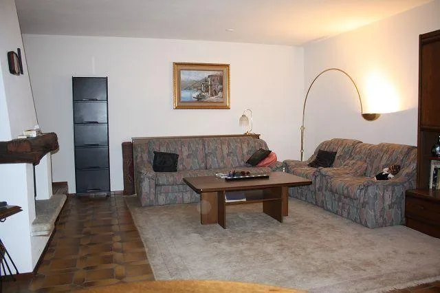 2 1/2-Zimmer-Wohnung mit Terrassen und Hallenbad