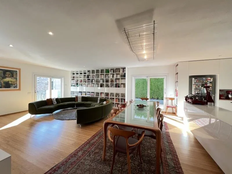 ELEGANTE VILLA MODERNA CON AMPIO GIARDINO