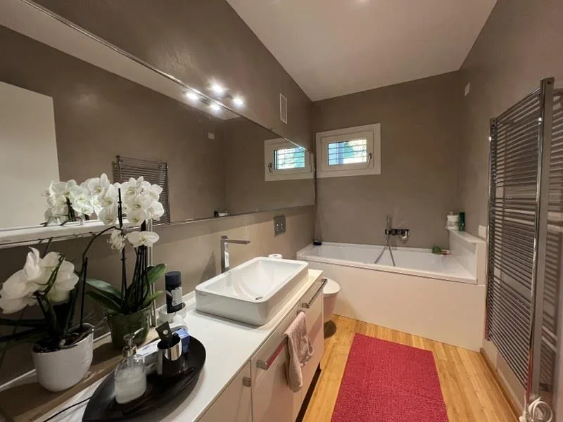 ELEGANTE VILLA MODERNA CON AMPIO GIARDINO – Foto 7 von 13