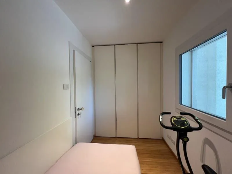 ELEGANTE VILLA MODERNA CON AMPIO GIARDINO – Foto 10 von 13
