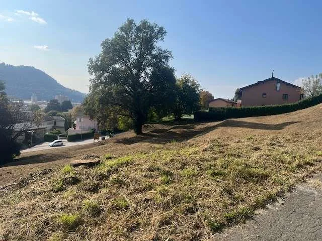 interessante terreno in zona residenziale