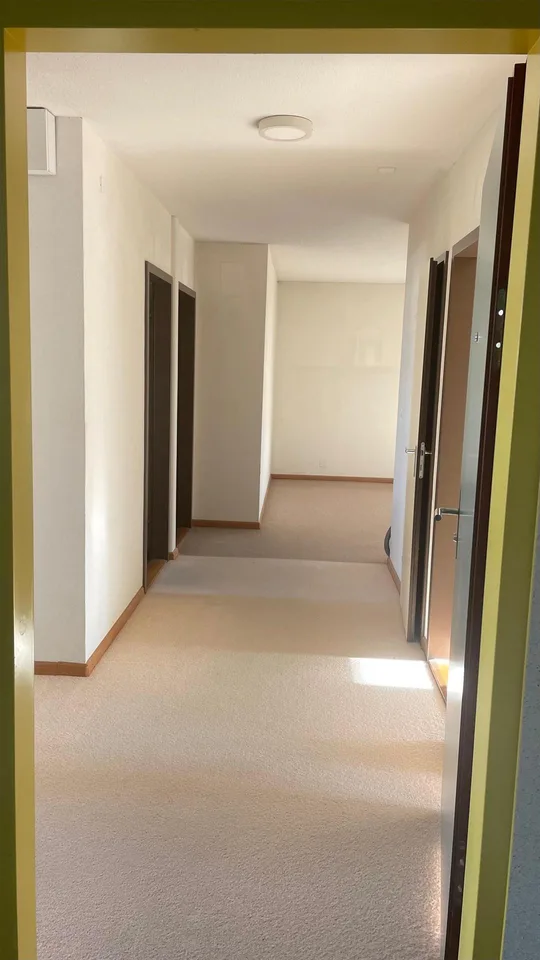 4-Zimmer-Wohnung mit Balkon und 2 Tiefgaragenplätzen an ruhiger Lage