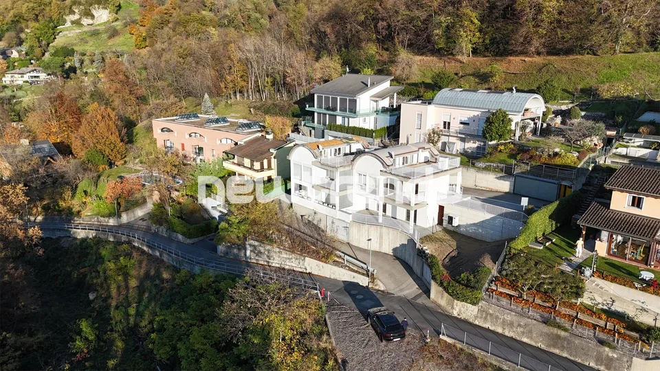 Viganello – Albonago: villetta a schiera con terrazza e vista aperta.