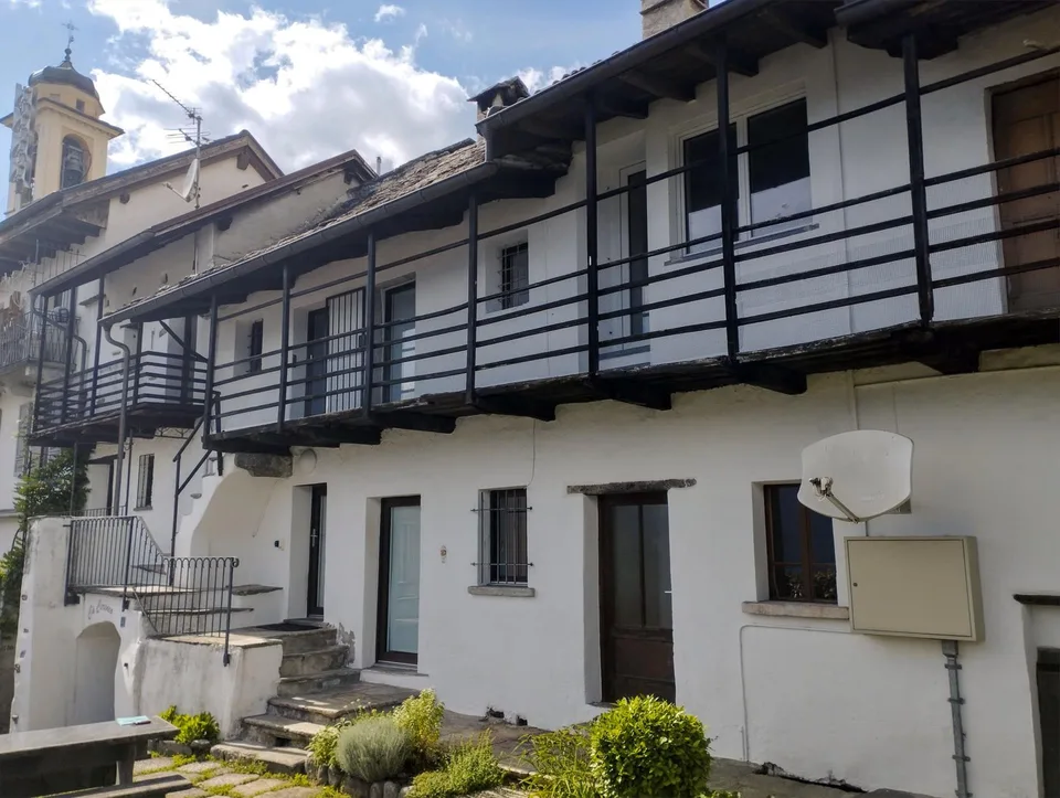 BRIONE SOPRA MINUSIO - Maison typique tessinoise avec vue imprenable sur le lac