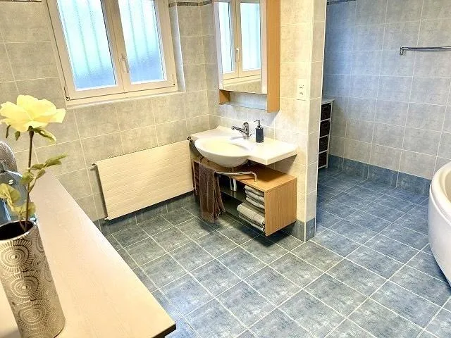 Landhaus mit 2 Wohnungen an Alleinlage mit viel Land / villa con 2 ... – Foto 28 von 30