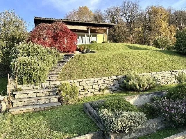 Landhaus mit 2 Wohnungen an Alleinlage mit viel Land / villa con 2 ...