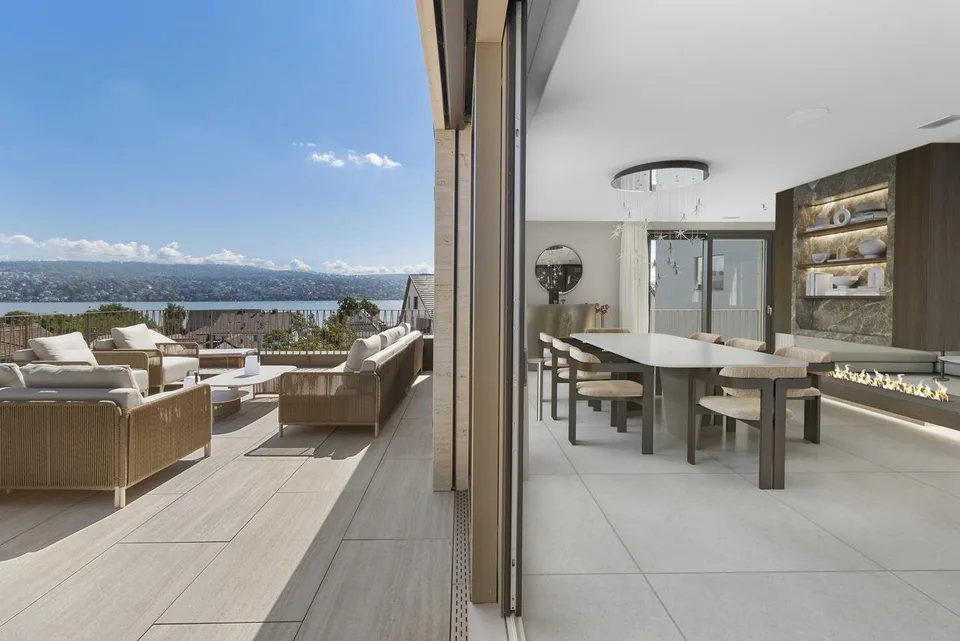 Lakeside Grace – Where Architecture Meets Luxury
