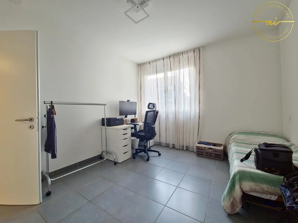 LUMINOSO APPARTAMENTO DI 3.5 LOCALI CON VISTA APERTA – foto 12 di 13