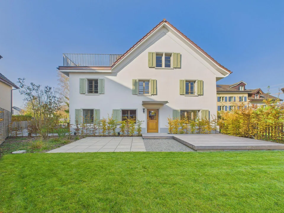 Charme und Moderne - Totalsaniertes Flarzhaus mit idyllischem Garte...