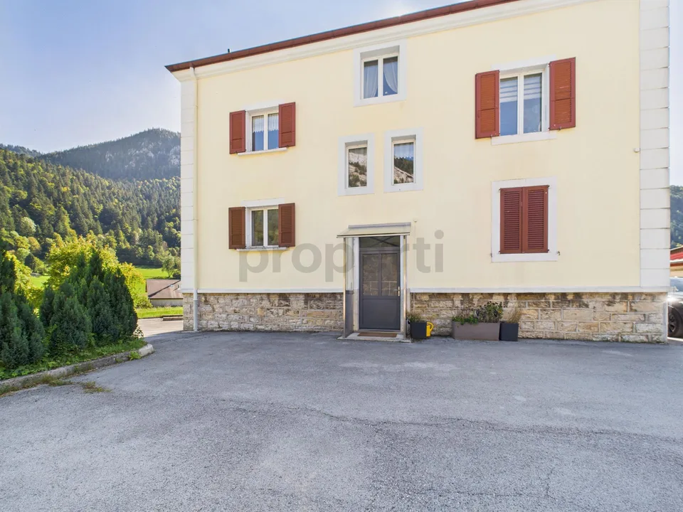 Immeuble de rendement avec 2 appartements, atelier et grand terrain...