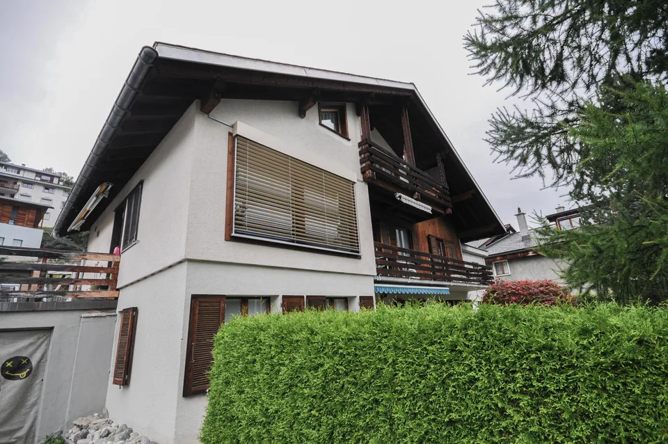 "Charmante 4.5-Zimmer-Wohnung mit Garage in Scuol (Sent)"