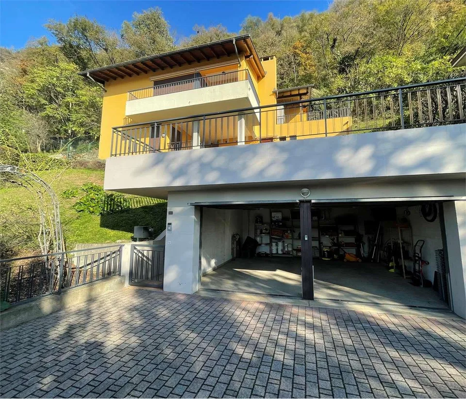 Villa esclusiva - 8 locali, vista panoramica e ampio giardino