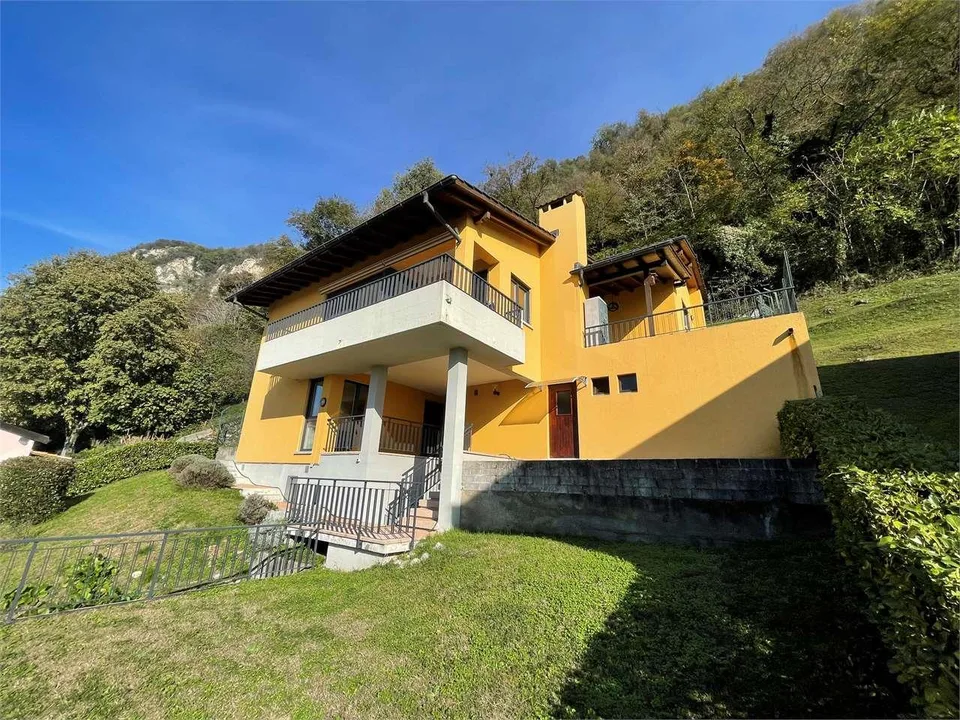 Villa esclusiva - 8 locali, vista panoramica e ampio giardino