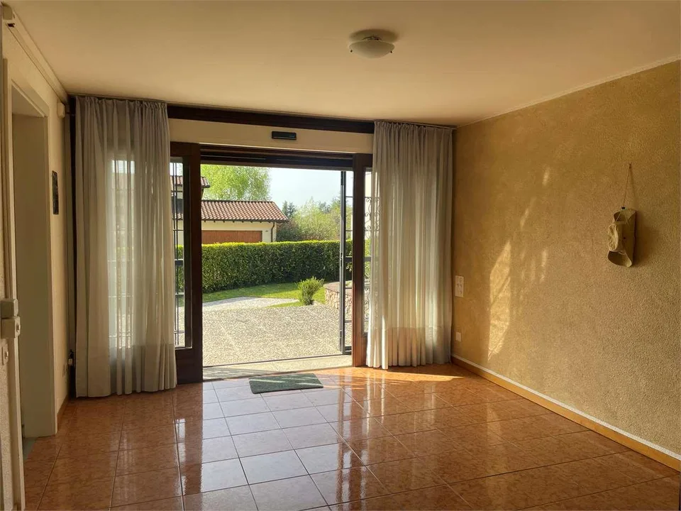 Villa bifamiliare a Stabio con ampio giardino privato – foto 12 di 13
