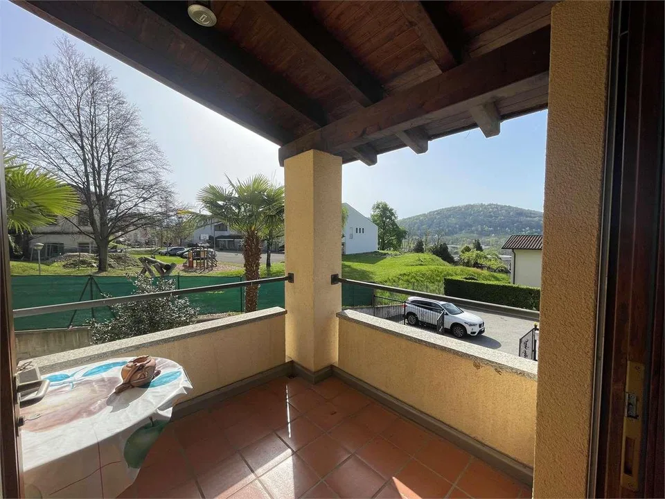 Villa bifamiliare a Stabio con ampio giardino privato – foto 13 di 13