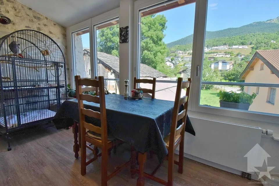 Immeuble de 3 ou 4 appartements avec une grange et un garage inclus !