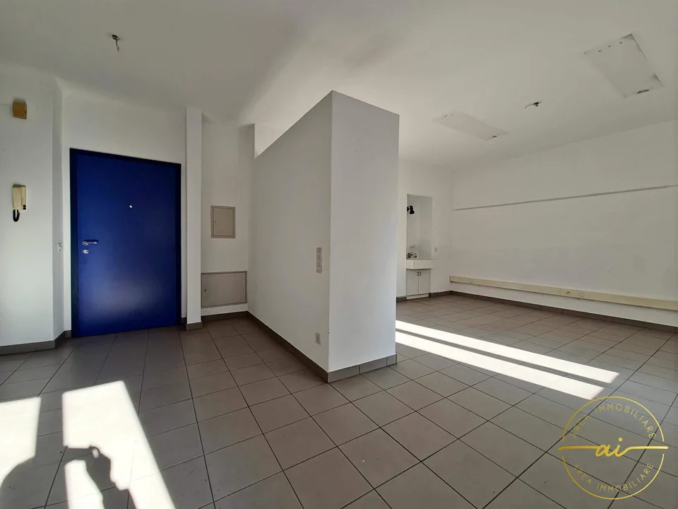 UFFICIO A POCHI PASSI DAL CENTRO DI CHIASSO
