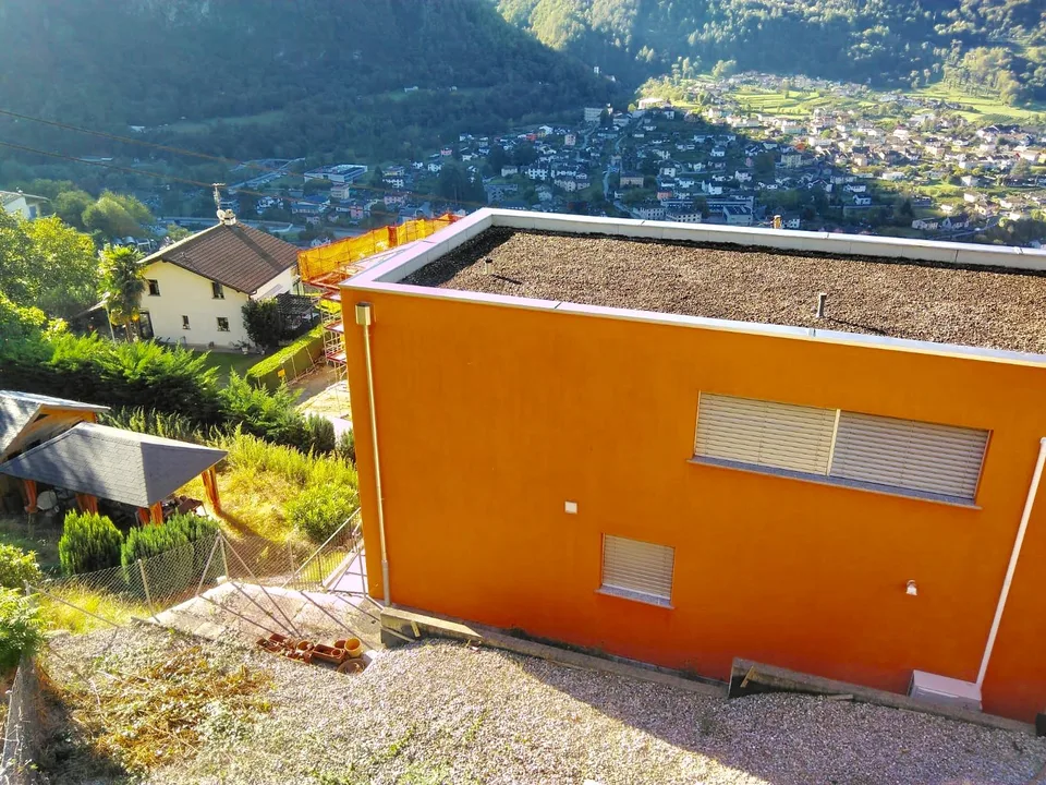 VILLA A ROVEREDO BACIATA  DAL  SOLE