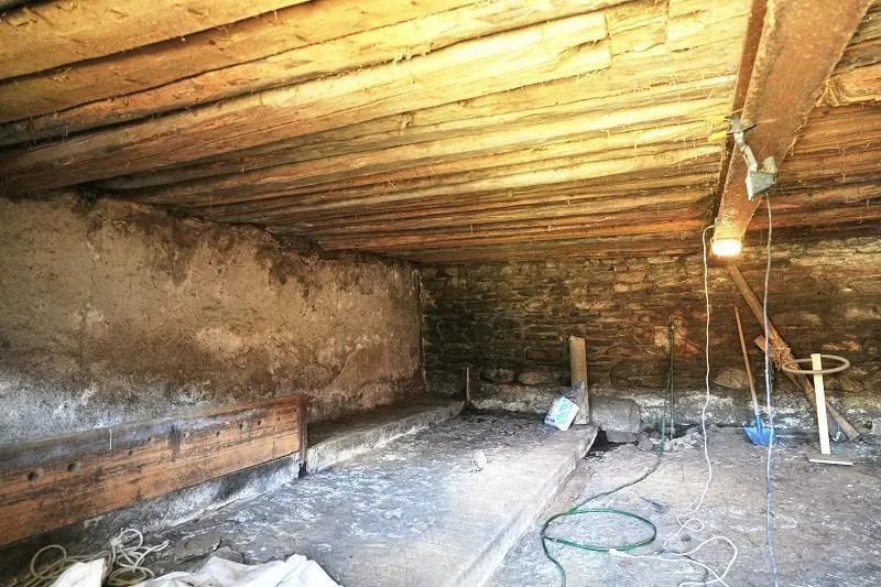 3-Zimmer-Rustico zum Ausbaubewilligung an sehr ruhiger, sonniger Au...