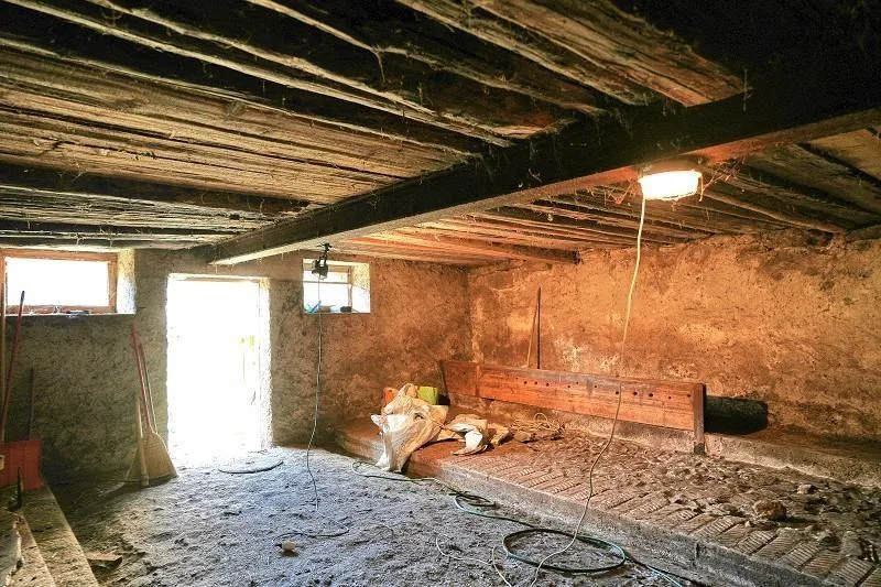 3-Zimmer-Rustico zum Ausbaubewilligung an sehr ruhiger, sonniger Au...