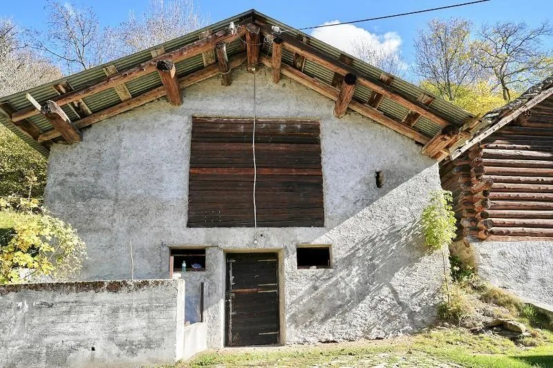 3-Zimmer-Rustico zum Ausbaubewilligung an sehr ruhiger, sonniger Au...