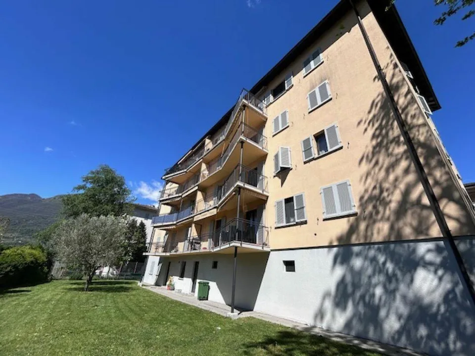 LUMINOSO E SPAZIOSO APPARTAMENTO DI 4.5 LOCALI COMPLETAMENTE RISTRU...