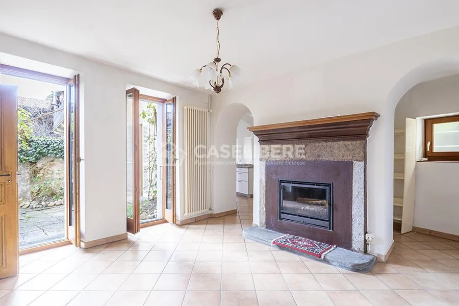 CASA IN CORTE DI 5.5 LOCALI A PURA + RUSTICO