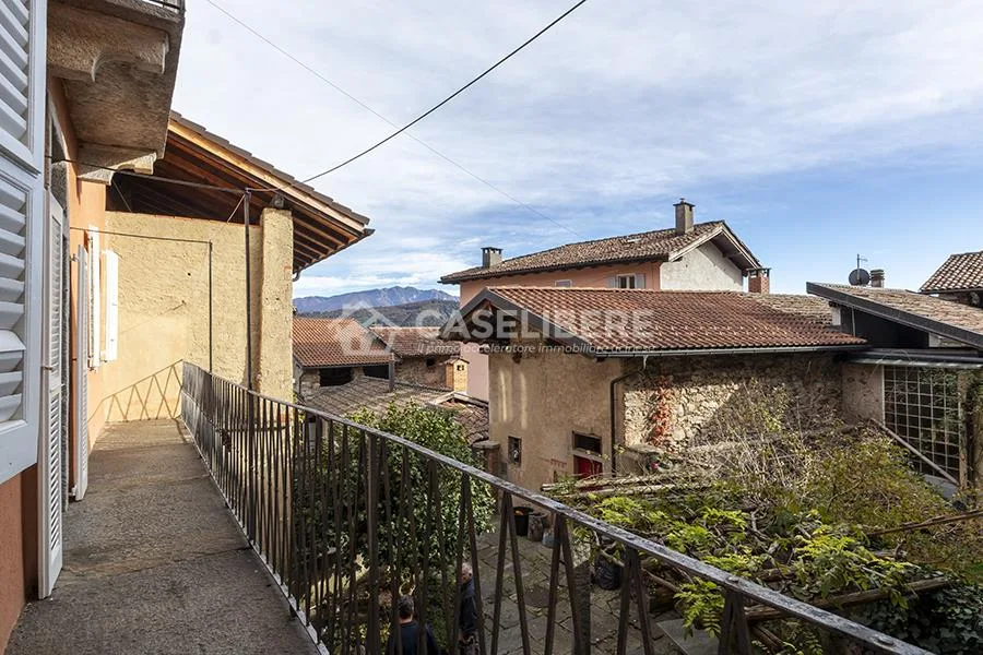 CASA IN CORTE DI 5.5 LOCALI A PURA + RUSTICO – foto 17 di 24