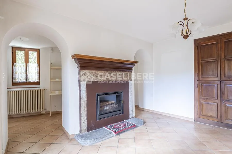 CASA IN CORTE DI 5.5 LOCALI A PURA + RUSTICO