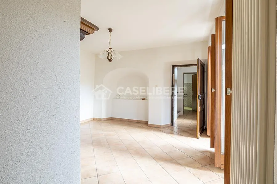 CASA IN CORTE DI 5.5 LOCALI A PURA + RUSTICO – foto 8 di 24