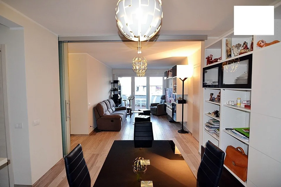 Moderne 4,5-Zimmer-Wohnung im 1. Stock eines Wohngebäudes in ruhige...