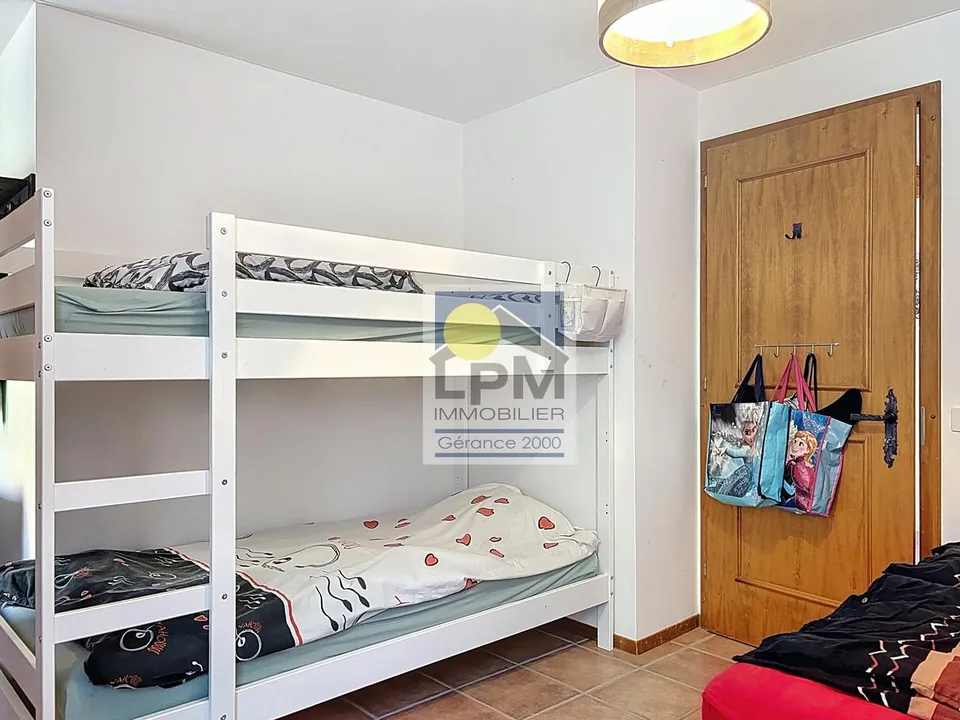 Spacieux 2.5p (59,3m2) dans un bâtiment de luxe (sauna, piscine..) – photo 8 of 16