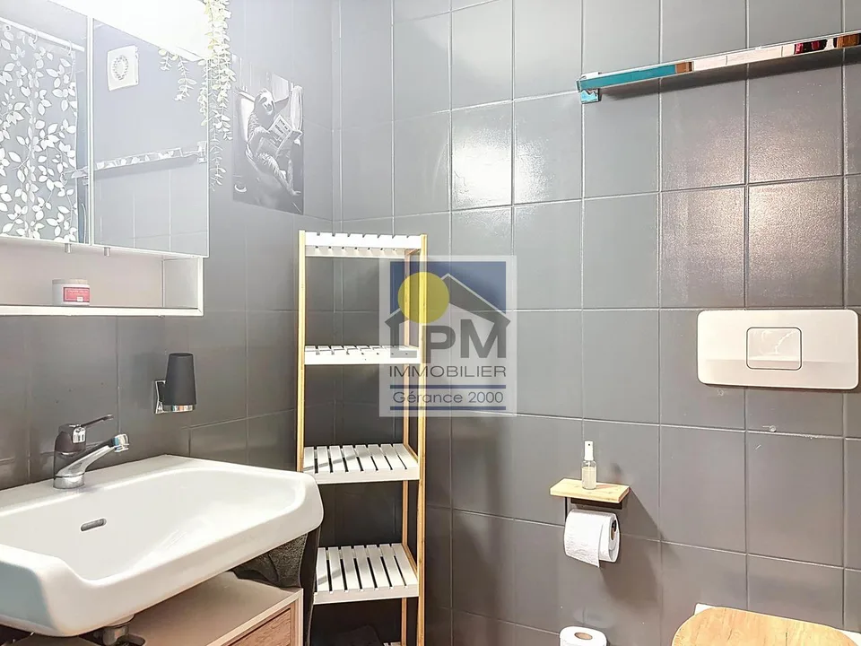 Spacieux 2.5p (59,3m2) dans un bâtiment de luxe (sauna, piscine..) – photo 11 of 16