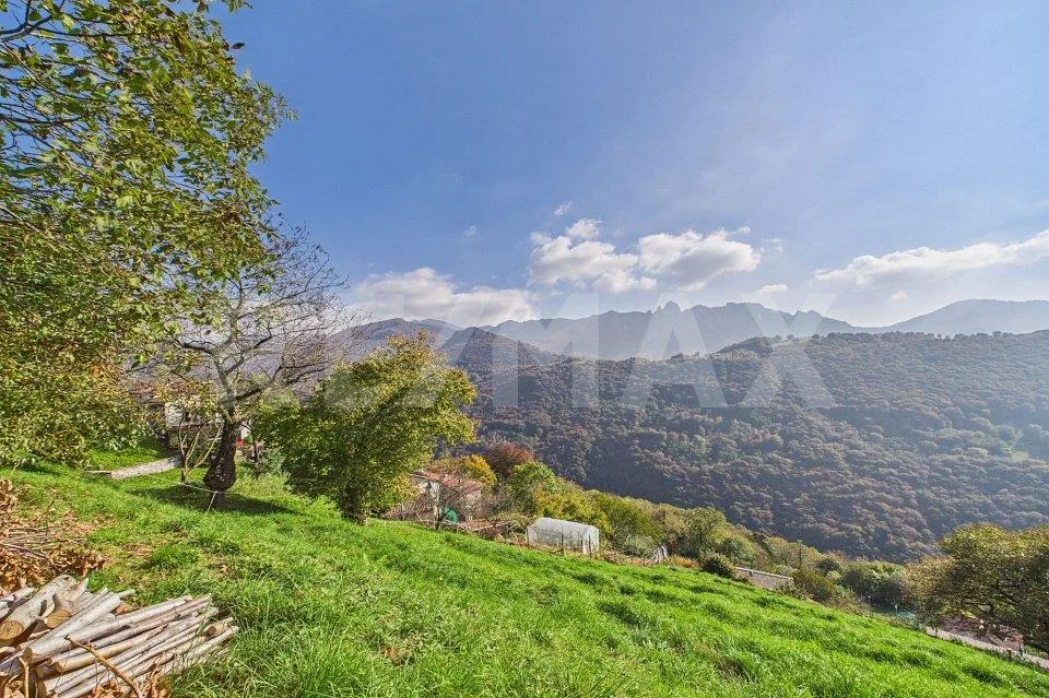 Terreno edificabile; soleggiato con vista panoramica, a circa 25 mi...