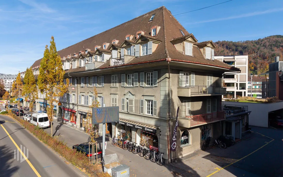 ImmoWyss -  Attraktives Mehrfamilienhaus mit Geschäftsräumlichkeiten