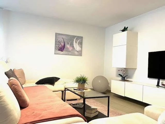 Elegante casa in contesto residenziale