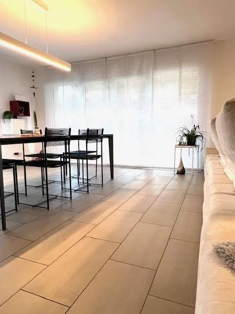 Elegante casa in contesto residenziale
