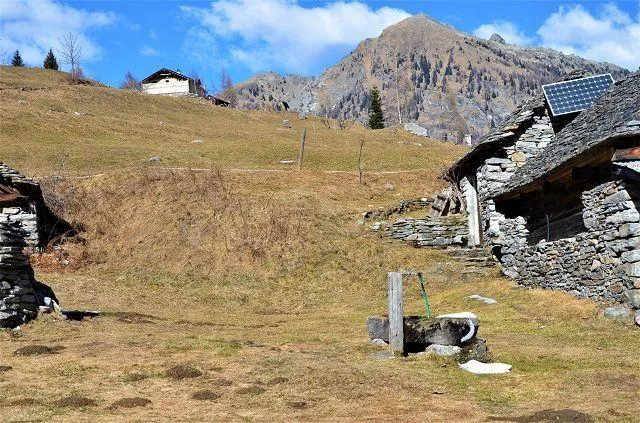 Rustico da ristrutturare con piccolo terreno bella vista panoramica... – photo 19 sur 23