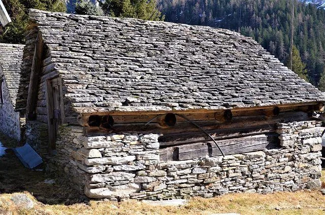 Rustico da ristrutturare con piccolo terreno bella vista panoramica... – photo 14 sur 23