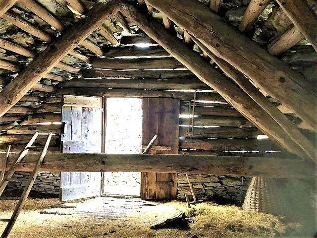 Rustico da ristrutturare con piccolo terreno bella vista panoramica...